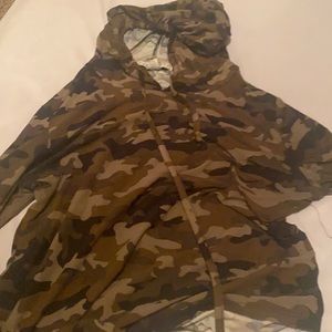 Thin camp hoodie pull over